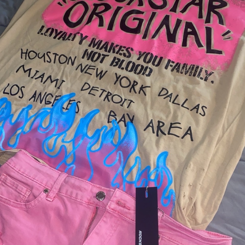 Rockstar Original Graphic Tee and Pink Jeans